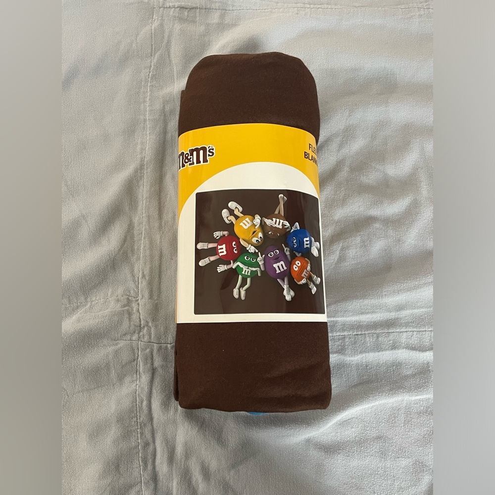NEW Disney Springs M&M's World 7 M&M's Brown Fleece Blanket 50" x 60"